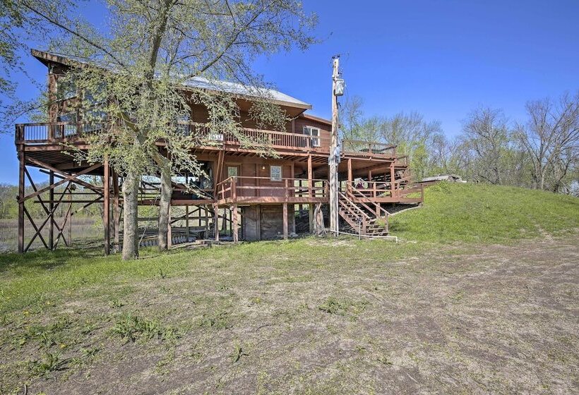 Lodge On 240 Acres W/ Deck, Grill & Fire Pit!