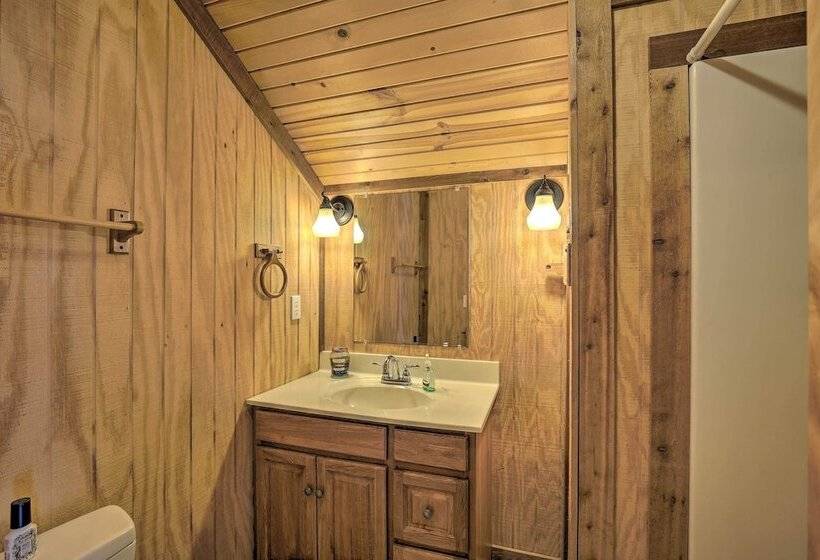 Lodge On 240 Acres W/ Deck, Grill & Fire Pit!