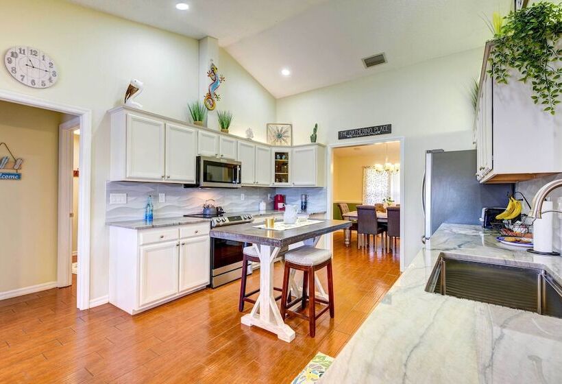 Private Bradenton Estate Home On 10 Acres W/ Pool