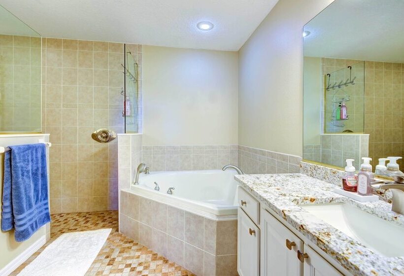 Private Bradenton Estate Home On 10 Acres W/ Pool