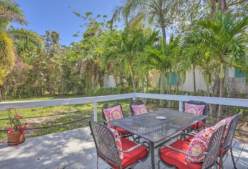 Lovely Cottage Near Downtown Stuart & Beaches