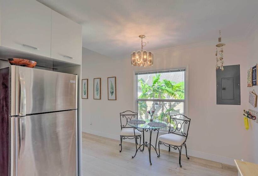 Lovely Cottage Near Downtown Stuart & Beaches