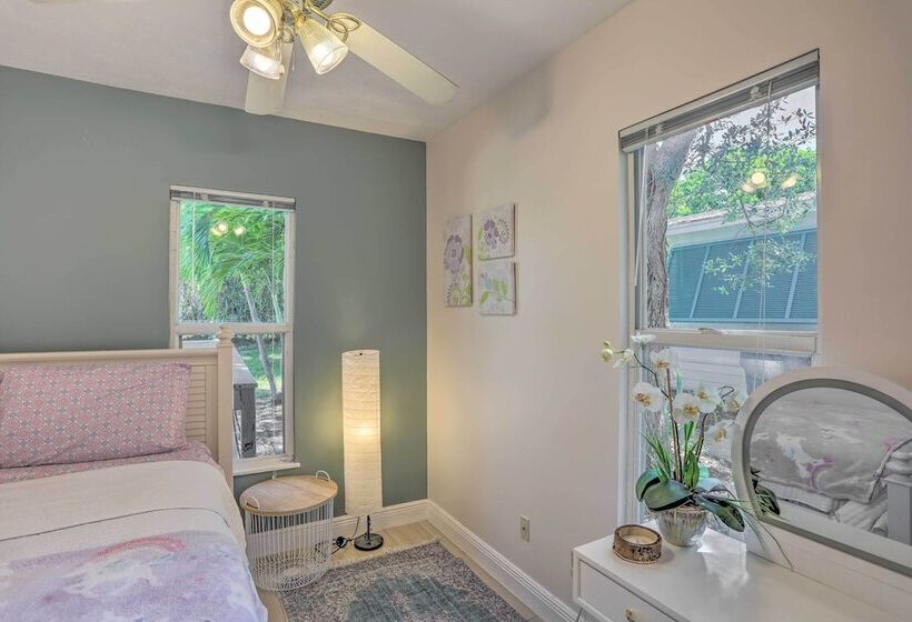 Lovely Cottage Near Downtown Stuart & Beaches