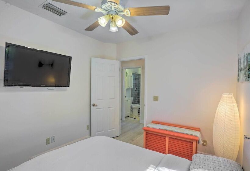 Lovely Cottage Near Downtown Stuart & Beaches