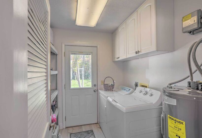 Lovely Cottage Near Downtown Stuart & Beaches