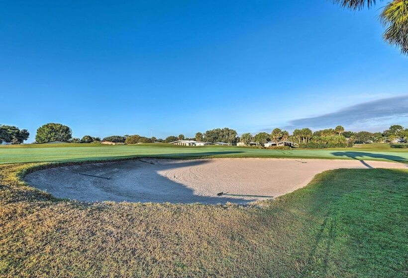 Lovely Lady Lake Home W/ Resort Amenities & Lanai!