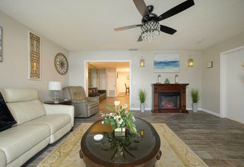 Lakefront Home W/ Screened Porch & Grill