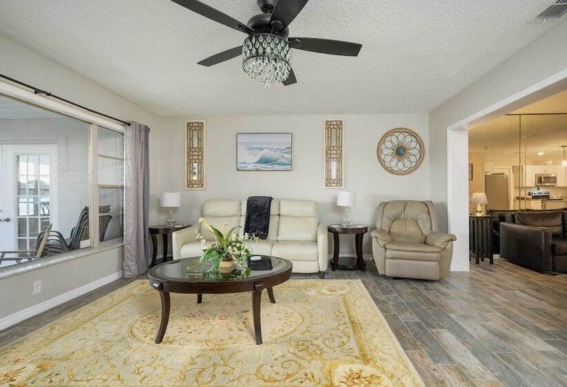 Lakefront Home W/ Screened Porch & Grill