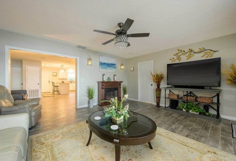Lakefront Home W/ Screened Porch & Grill
