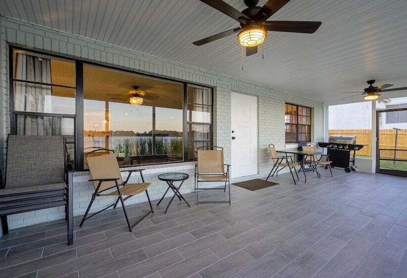 Lakefront Home W/ Screened Porch & Grill