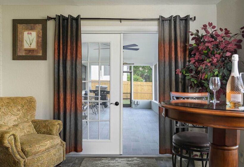 Lakefront Home W/ Screened Porch & Grill