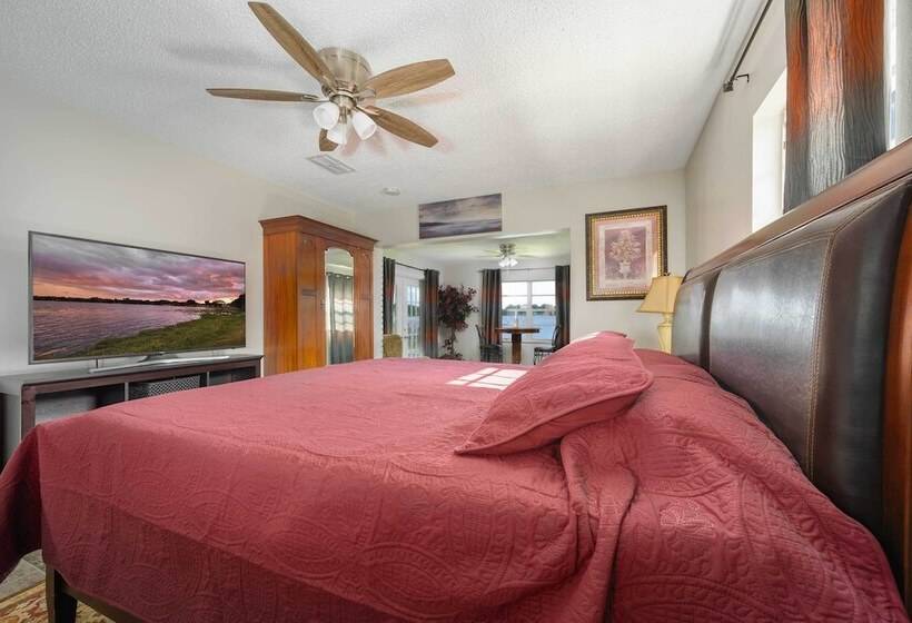 Lakefront Home W/ Screened Porch & Grill