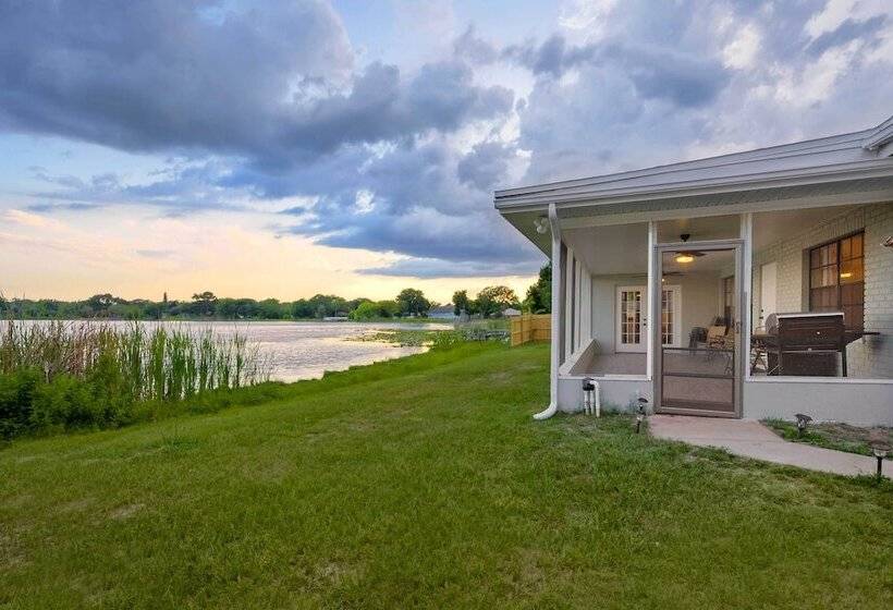 Lakefront Home W/ Screened Porch & Grill