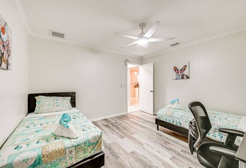 Lovely Naples Home: Backyard Oasis W/ Pool!