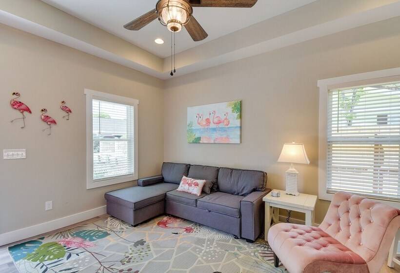 Lovely Vacation Home ~ 1 Mi To Ocean Isle Beach!