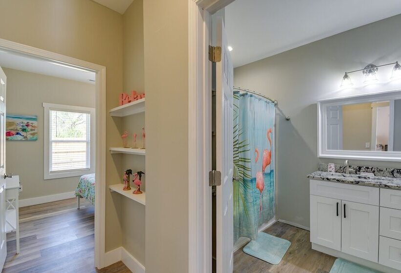 Lovely Vacation Home ~ 1 Mi To Ocean Isle Beach!