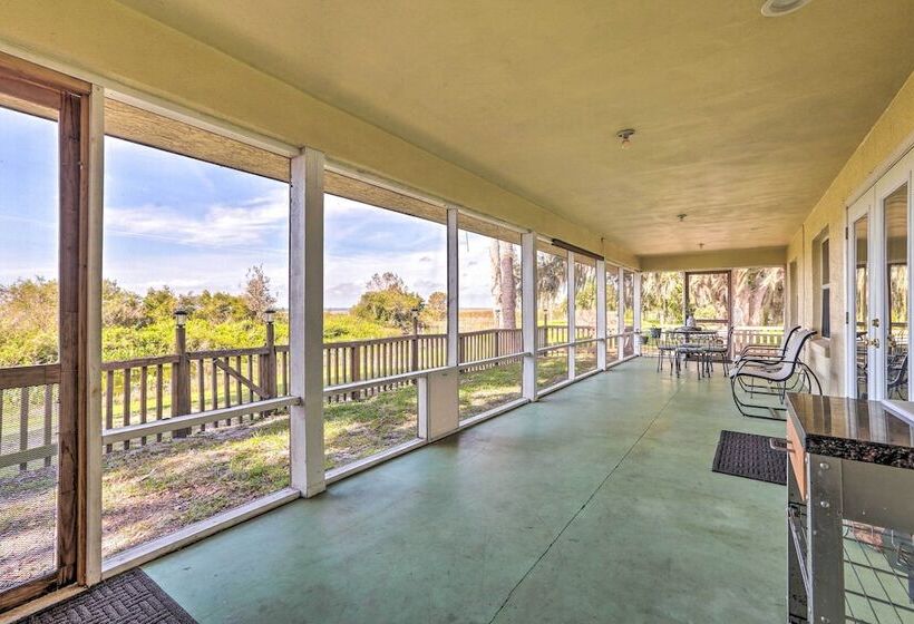 On Lake Istokpoga: Lorida Home W/ Lanai!