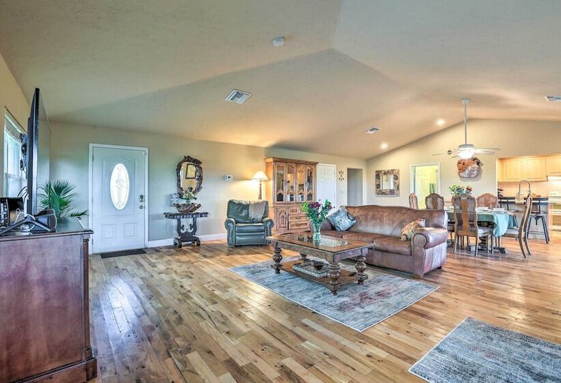 On Lake Istokpoga: Lorida Home W/ Lanai!