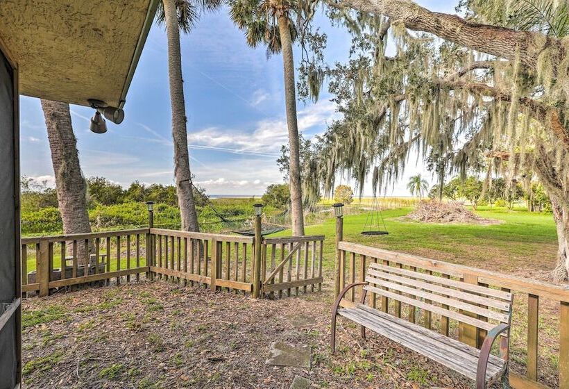 On Lake Istokpoga: Lorida Home W/ Lanai!