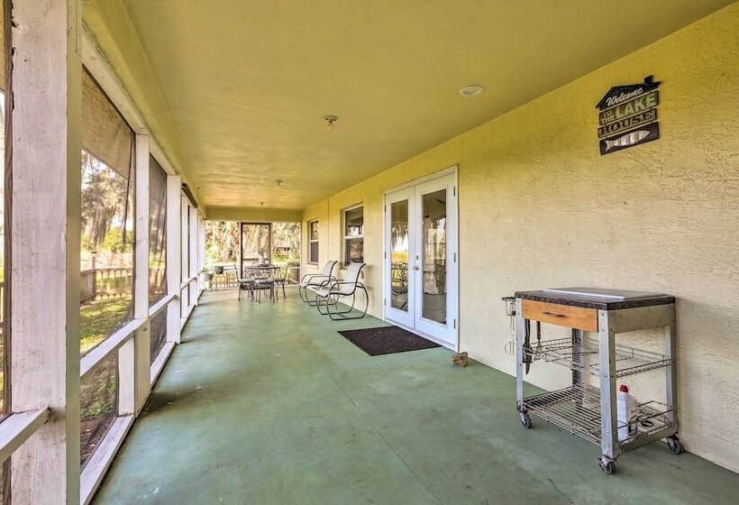 On Lake Istokpoga: Lorida Home W/ Lanai!