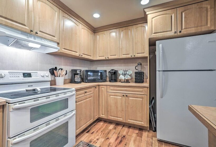 On Lake Istokpoga: Lorida Home W/ Lanai!