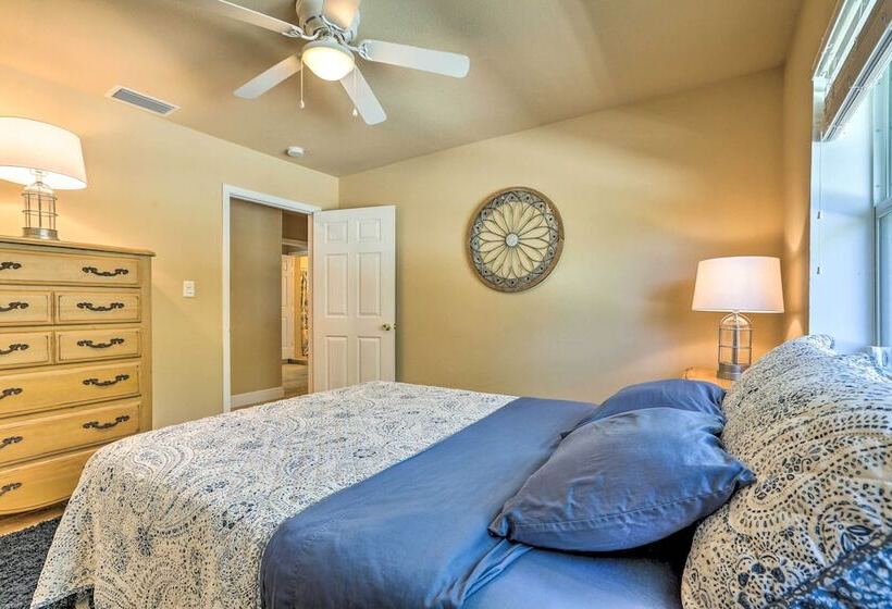 On Lake Istokpoga: Lorida Home W/ Lanai!