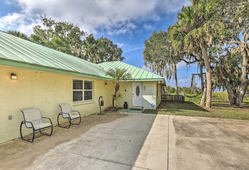 On Lake Istokpoga: Lorida Home W/ Lanai!