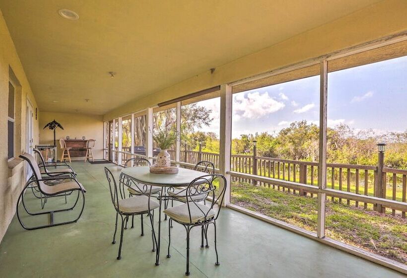 On Lake Istokpoga: Lorida Home W/ Lanai!
