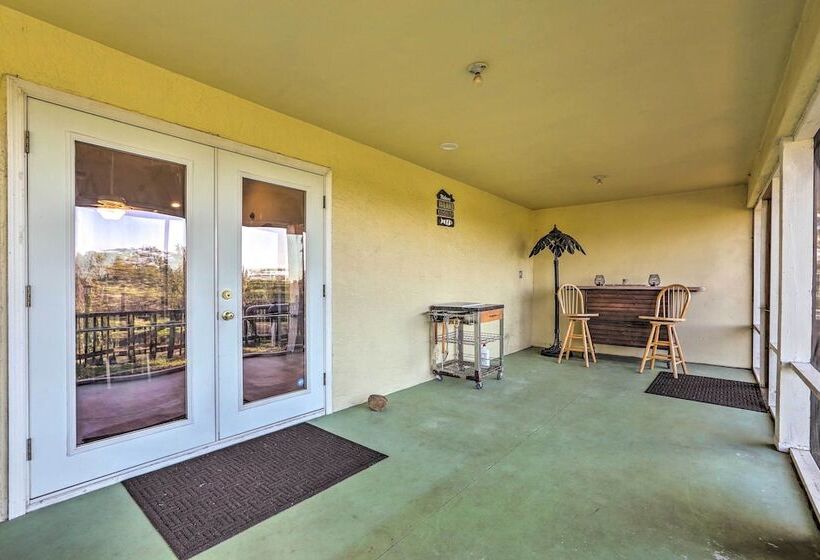 On Lake Istokpoga: Lorida Home W/ Lanai!