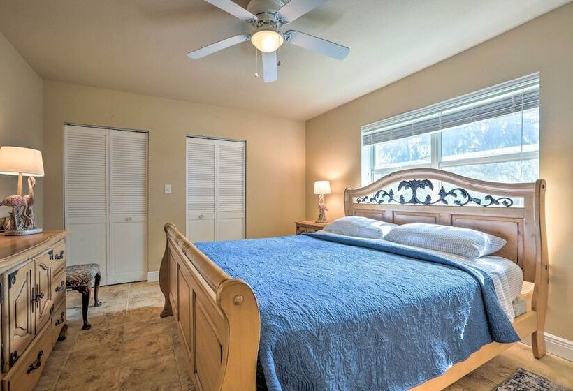 On Lake Istokpoga: Lorida Home W/ Lanai!