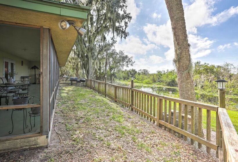 On Lake Istokpoga: Lorida Home W/ Lanai!