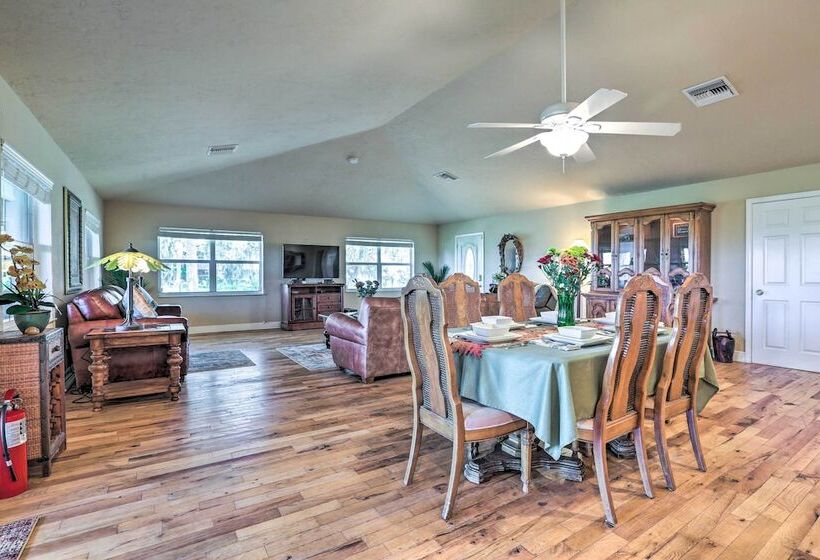 On Lake Istokpoga: Lorida Home W/ Lanai!