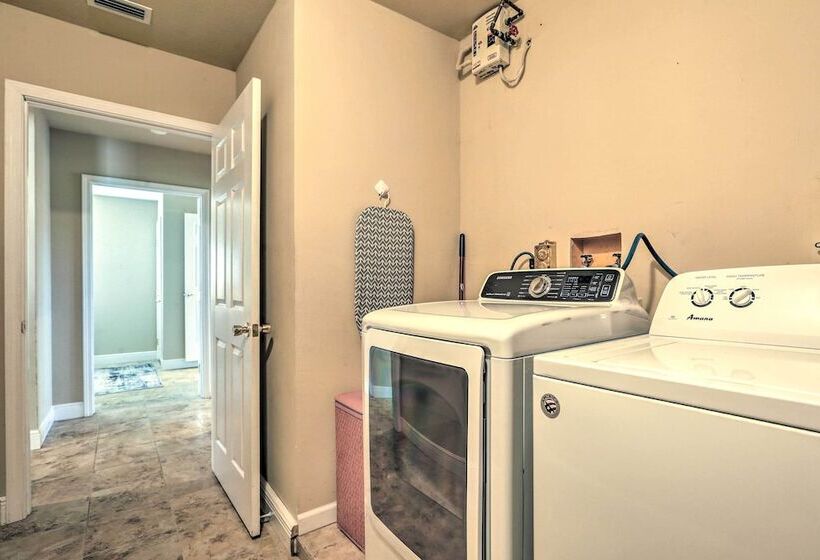 On Lake Istokpoga: Lorida Home W/ Lanai!