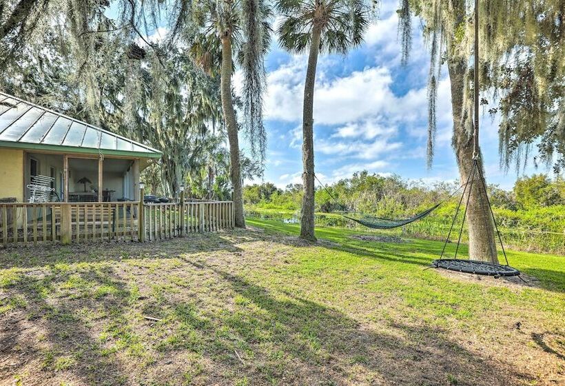 On Lake Istokpoga: Lorida Home W/ Lanai!