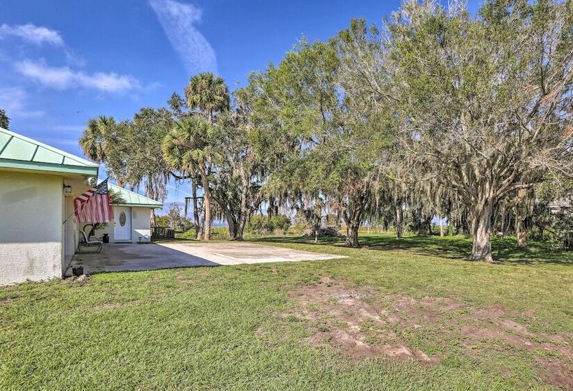 On Lake Istokpoga: Lorida Home W/ Lanai!