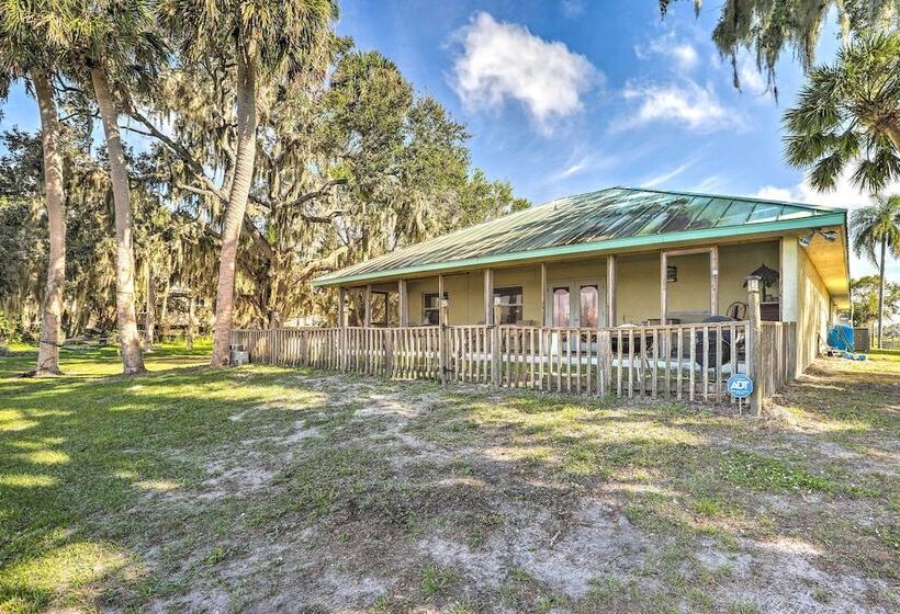 On Lake Istokpoga: Lorida Home W/ Lanai!