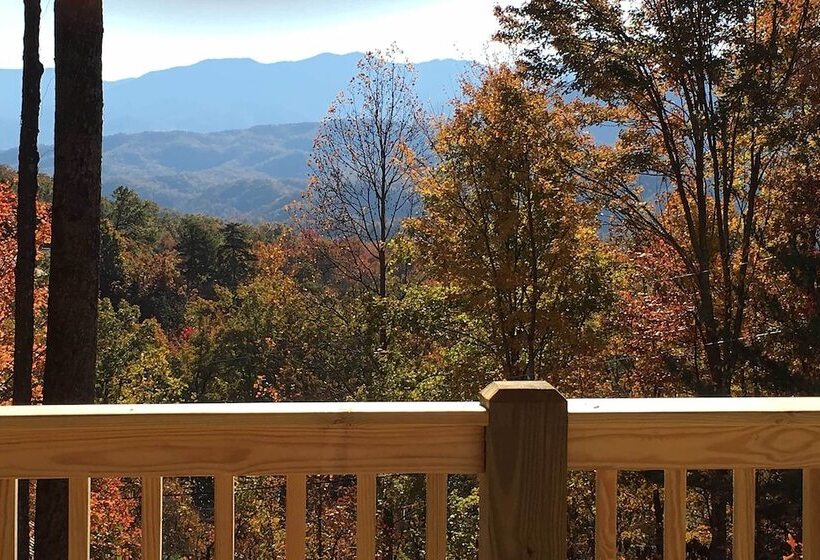 Panoramic View Gatlinburg Cabin W/ Private Hot Tub