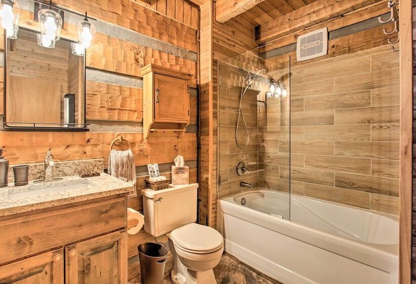 Panoramic View Gatlinburg Cabin W/ Private Hot Tub