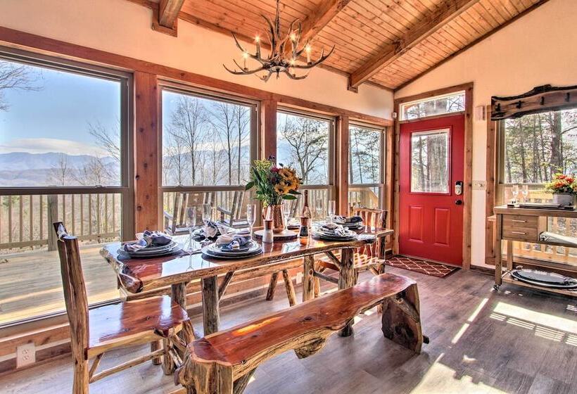 Panoramic View Gatlinburg Cabin W/ Private Hot Tub