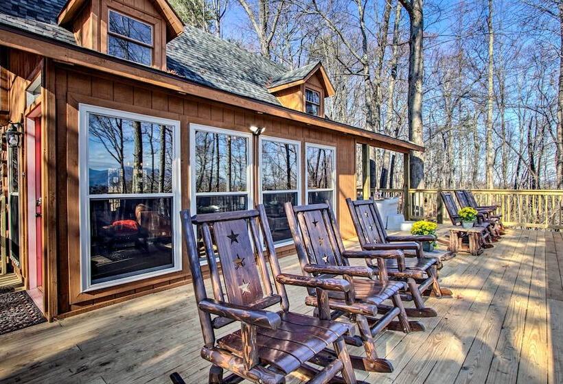 Panoramic View Gatlinburg Cabin W/ Private Hot Tub