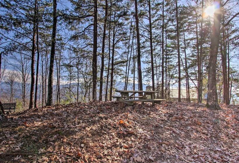 Panoramic View Gatlinburg Cabin W/ Private Hot Tub