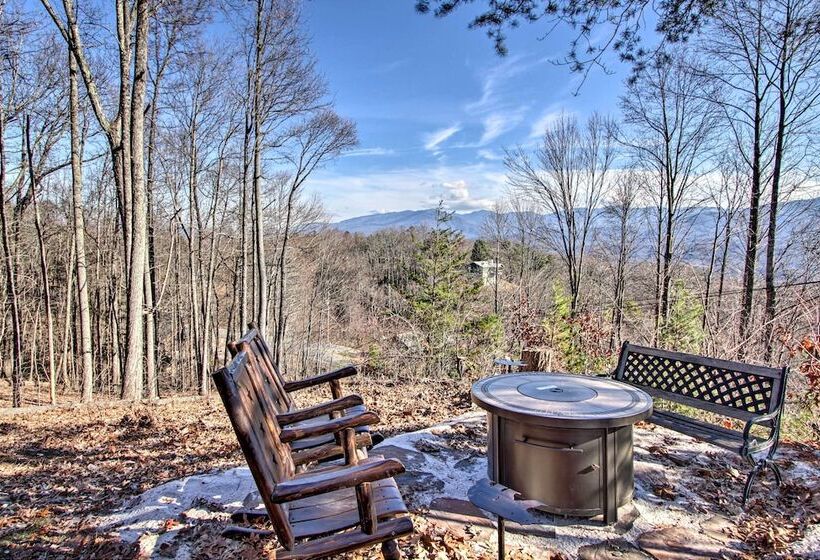 Panoramic View Gatlinburg Cabin W/ Private Hot Tub