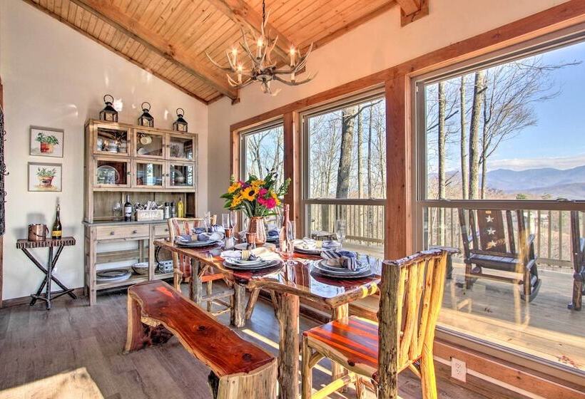 Panoramic View Gatlinburg Cabin W/ Private Hot Tub