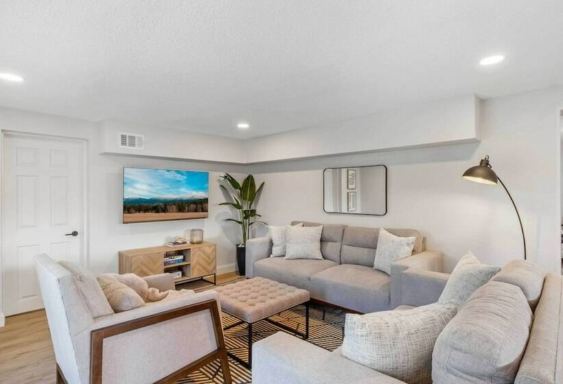 Luxurious Clearwater Retreat W/ Lanai & Pool!