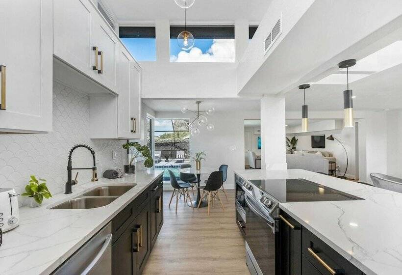 Luxurious Clearwater Retreat W/ Lanai & Pool!