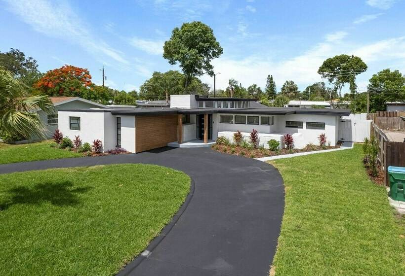 Luxurious Clearwater Retreat W/ Lanai & Pool!