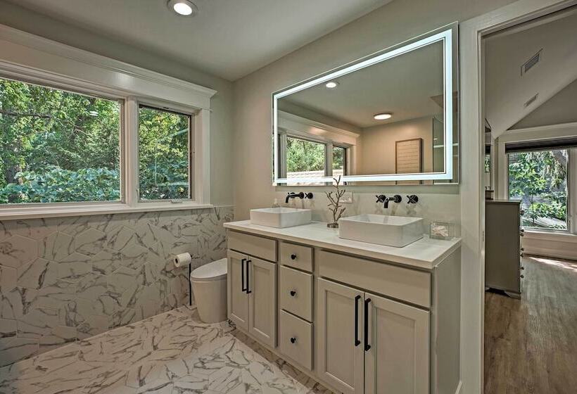 Luxury Family Home W/ Deck, Swim Spa & Grill!