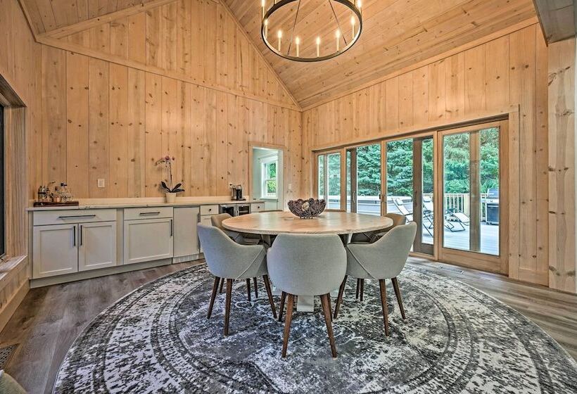 Luxury Family Home W/ Deck, Swim Spa & Grill!