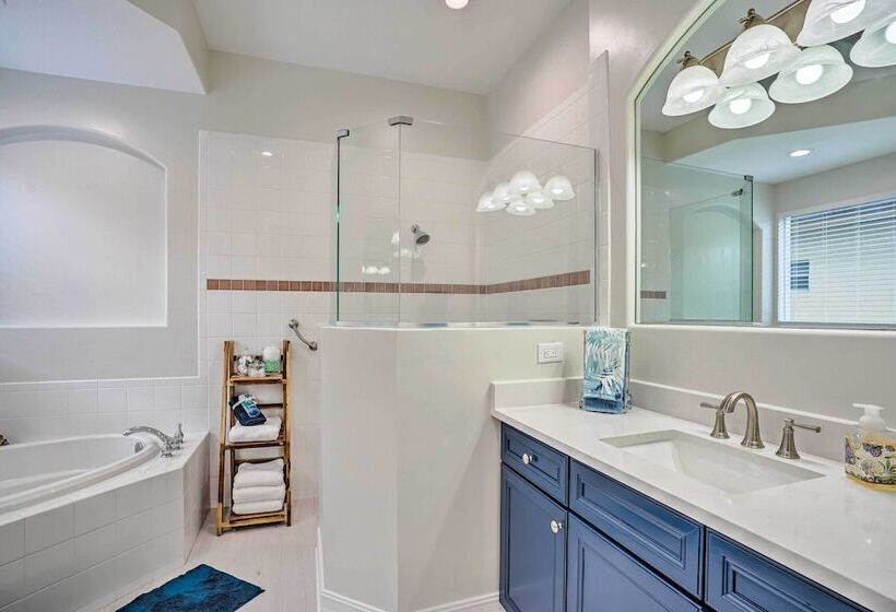 Luxury Naples Home W/ Private Pool & Hot Tub!