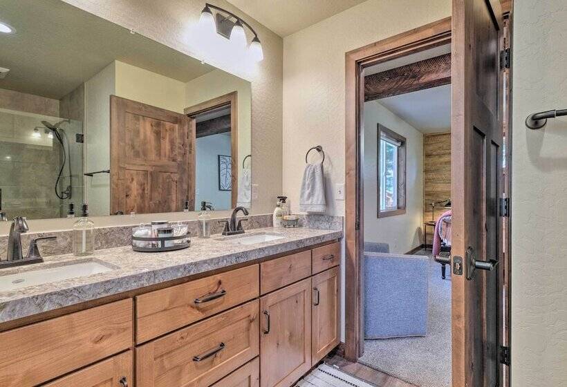 Luxury Retreat: Custom Mi Wuk Village Cabin!